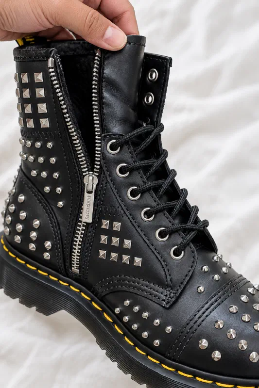 Everyday streetwear with Skechers women low top lifestyle sneakers
