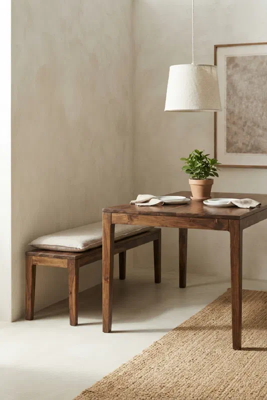 Cozy dining corner for everyday family meals